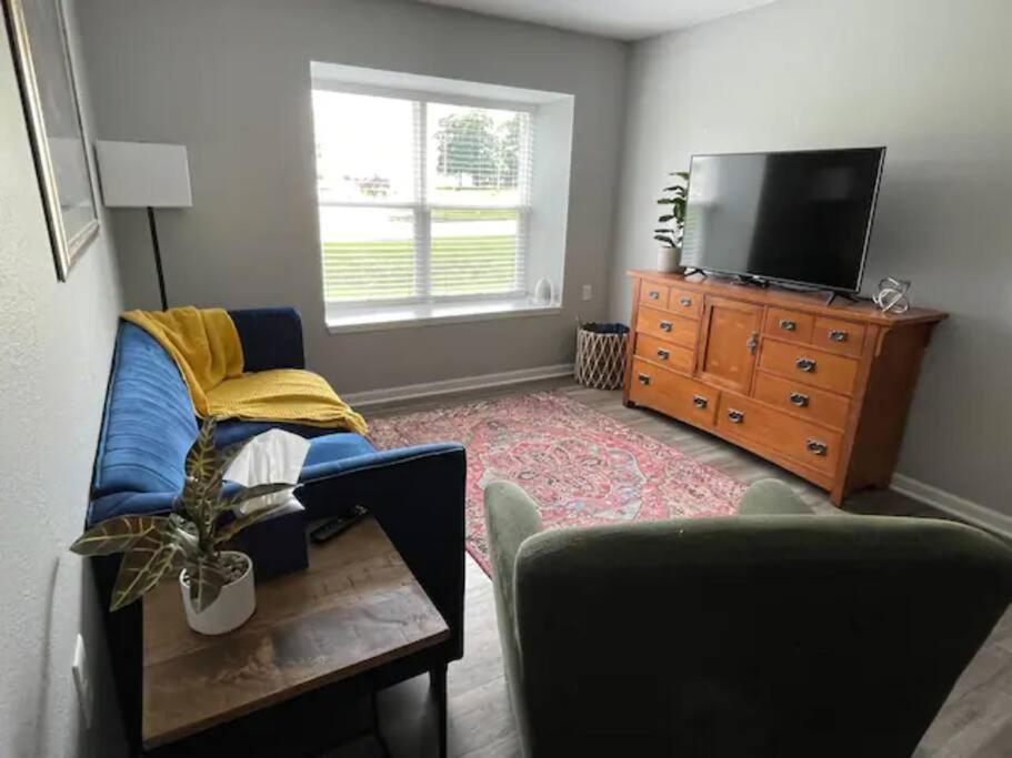 The Bernice - 2 Bedroom Apt In Quilt Town, Usa Hamilton 外观 照片