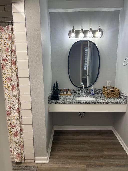 The Bernice - 2 Bedroom Apt In Quilt Town, Usa Hamilton 外观 照片