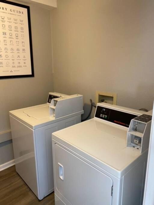 The Bernice - 2 Bedroom Apt In Quilt Town, Usa Hamilton 外观 照片