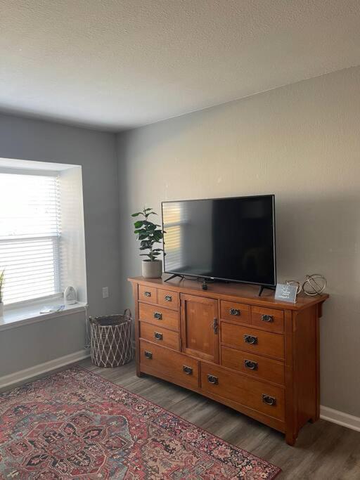 The Bernice - 2 Bedroom Apt In Quilt Town, Usa Hamilton 外观 照片