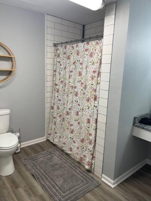 The Bernice - 2 Bedroom Apt In Quilt Town, Usa Hamilton 外观 照片